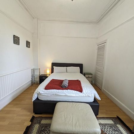 Ensuite Basic Room Budget Sketty 5 Swansea Luaran gambar